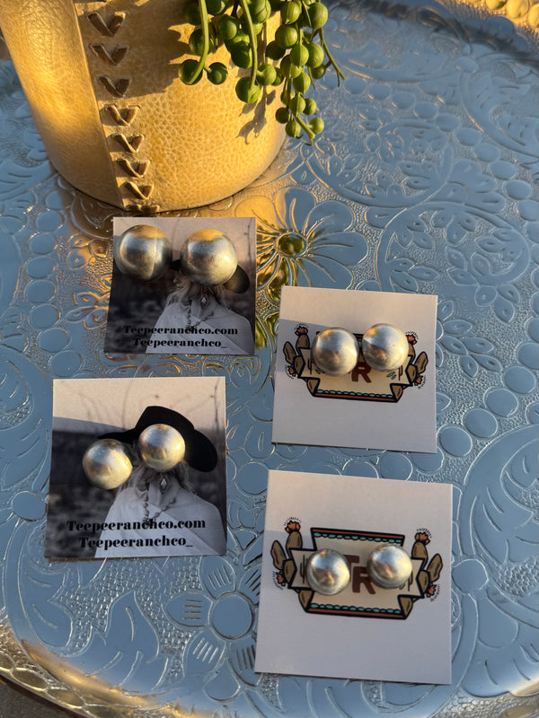 Navajo Pearl Studs